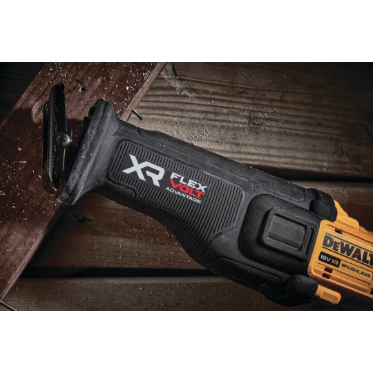 Купити Пила шабельна акумуляторна DeWALT DCS386NT. Офіційний магазин Toolmaster Україна. Фірмовий інструмент та обладнання, офіційна гарантія