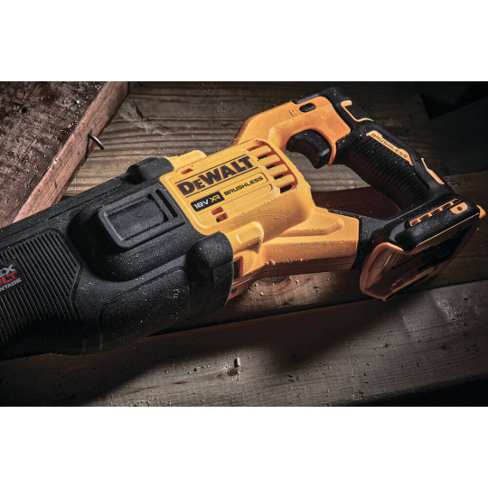 Купити Пила шабельна акумуляторна DeWALT DCS386NT. Офіційний магазин Toolmaster Україна. Фірмовий інструмент та обладнання, офіційна гарантія