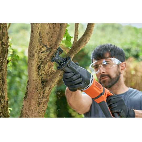 Купити Пила шабельна мережева BLACK+DECKER BES301. Офіційний магазин Toolmaster Україна. Фірмовий інструмент та обладнання, офіційна гарантія