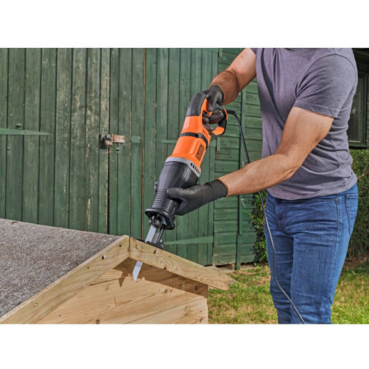 Купити Пила шабельна мережева BLACK+DECKER BES301. Офіційний магазин Toolmaster Україна. Фірмовий інструмент та обладнання, офіційна гарантія