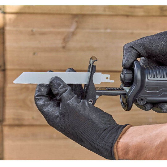 Купити Пила шабельна мережева BLACK+DECKER BES301. Офіційний магазин Toolmaster Україна. Фірмовий інструмент та обладнання, офіційна гарантія