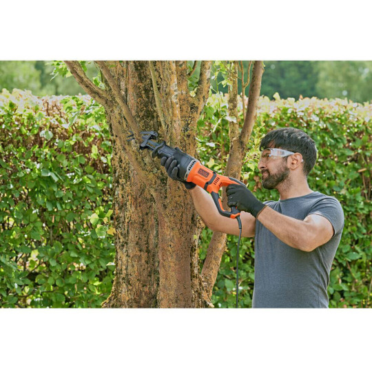 Купити Пила шабельна мережева BLACK+DECKER BES301. Офіційний магазин Toolmaster Україна. Фірмовий інструмент та обладнання, офіційна гарантія