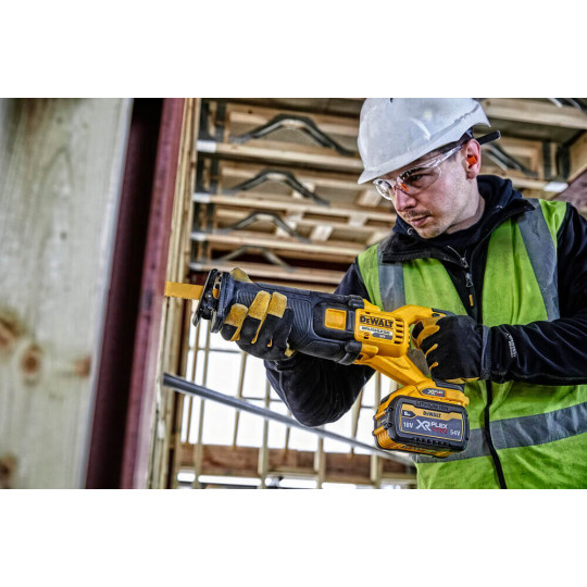 Купити Пила шабельна акумуляторна DeWALT DCS389NT. Офіційний магазин Toolmaster Україна. Фірмовий інструмент та обладнання, офіційна гарантія