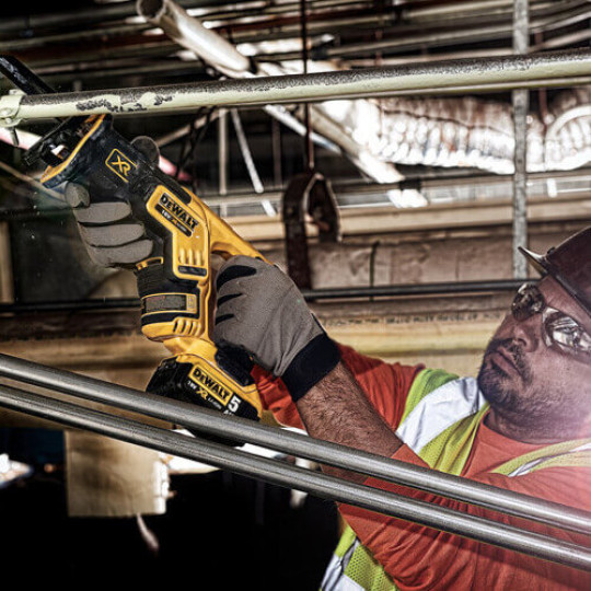 Купити Пила шабельна акумуляторна безщіткова DeWALT DCS367P2. Офіційний магазин Toolmaster Україна. Фірмовий інструмент та обладнання, офіційна гарантія