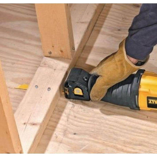 Купити Пила шабельна мережева DeWALT DWE305PK. Офіційний магазин Toolmaster Україна. Фірмовий інструмент та обладнання, офіційна гарантія