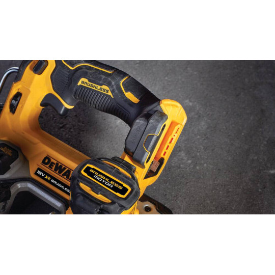 Купити Пила стрічкова акумуляторна безщіткова DeWALT DCS377NT. Офіційний магазин Toolmaster Україна. Фірмовий інструмент та обладнання, офіційна гарантія