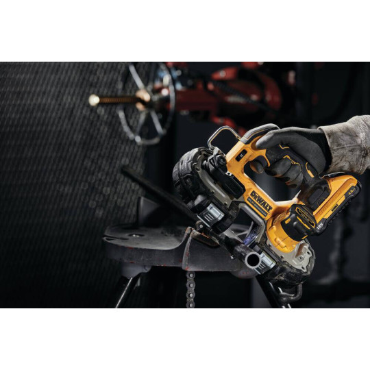 Купити Пила стрічкова акумуляторна безщіткова DeWALT DCS377NT. Офіційний магазин Toolmaster Україна. Фірмовий інструмент та обладнання, офіційна гарантія