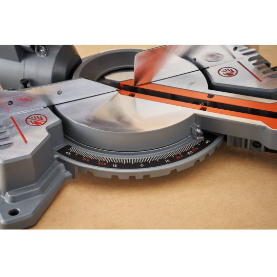 Купити Пила торцювальна мережева BLACK+DECKER BES701. Офіційний магазин Toolmaster Україна. Фірмовий інструмент та обладнання, офіційна гарантія