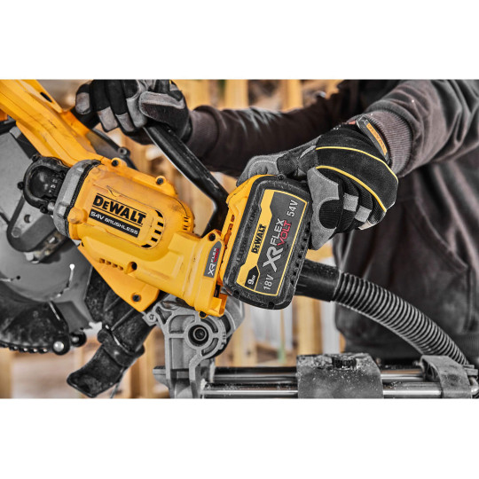 Купити Пилка торцювальна акумуляторна безщіткова DeWALT DCS781N. Офіційний магазин Toolmaster Україна. Фірмовий інструмент та обладнання, офіційна гарантія