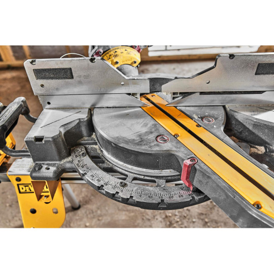 Купити Пилка торцювальна акумуляторна безщіткова DeWALT DCS781N. Офіційний магазин Toolmaster Україна. Фірмовий інструмент та обладнання, офіційна гарантія