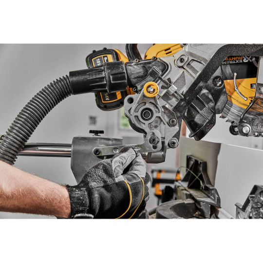 Купити Пилка торцювальна акумуляторна безщіткова DeWALT DCS781N. Офіційний магазин Toolmaster Україна. Фірмовий інструмент та обладнання, офіційна гарантія