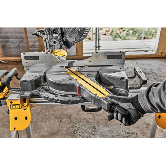 Купити Пилка торцювальна акумуляторна безщіткова DeWALT DCS781N. Офіційний магазин Toolmaster Україна. Фірмовий інструмент та обладнання, офіційна гарантія