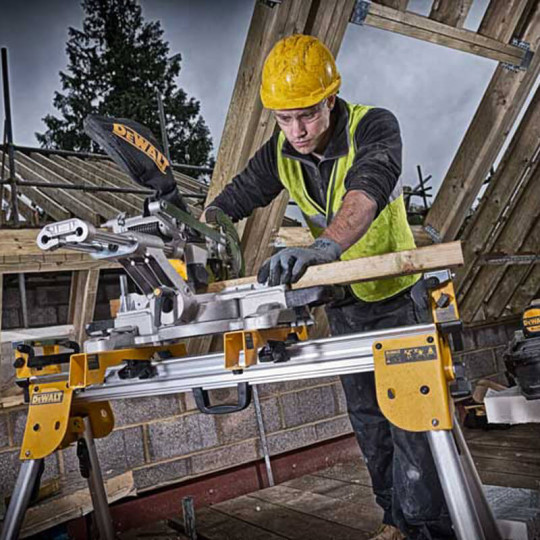 Купити Пила торцювальна акумуляторна DeWALT DCS365N. Офіційний магазин Toolmaster Україна. Фірмовий інструмент та обладнання, офіційна гарантія