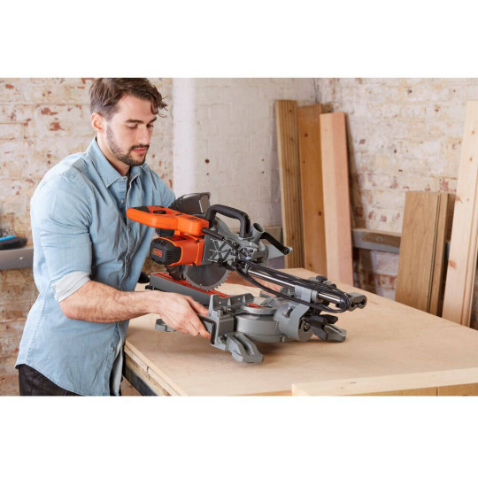 Купити Пила торцювальна мережева BLACK+DECKER BES700. Офіційний магазин Toolmaster Україна. Фірмовий інструмент та обладнання, офіційна гарантія