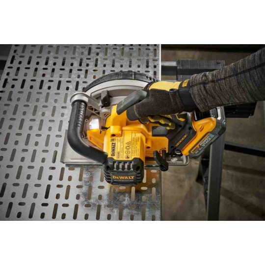 Купити Пила дисковая по металлу аккумуляторная DeWALT DCS383H2. Официальный магазин Toolmaster Украина. Фирменный инструмент и оборудование, официальная гарантия