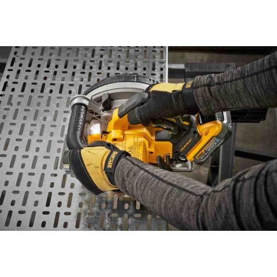 Купити Пила дисковая по металлу аккумуляторная DeWALT DCS383H2. Официальный магазин Toolmaster Украина. Фирменный инструмент и оборудование, официальная гарантия
