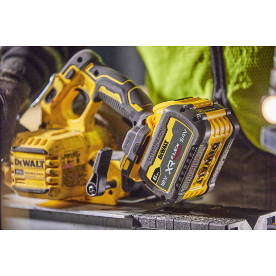 Купити Пила дискова акумуляторна безщіткова DeWALT DCS573NT. Офіційний магазин Toolmaster Україна. Фірмовий інструмент та обладнання, офіційна гарантія