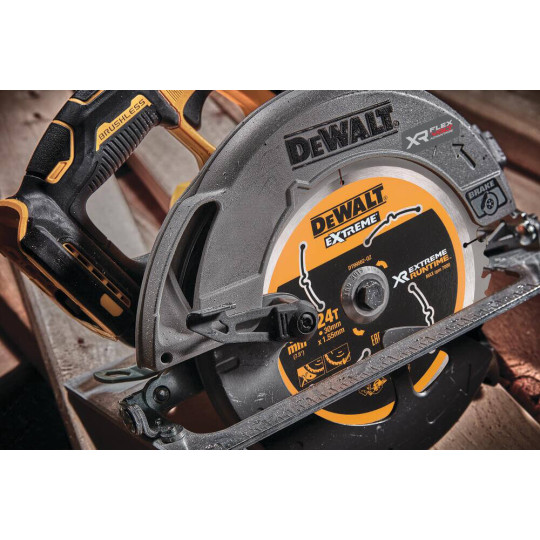 Купити Пила дискова акумуляторна безщіткова DeWALT DCS573NT. Офіційний магазин Toolmaster Україна. Фірмовий інструмент та обладнання, офіційна гарантія