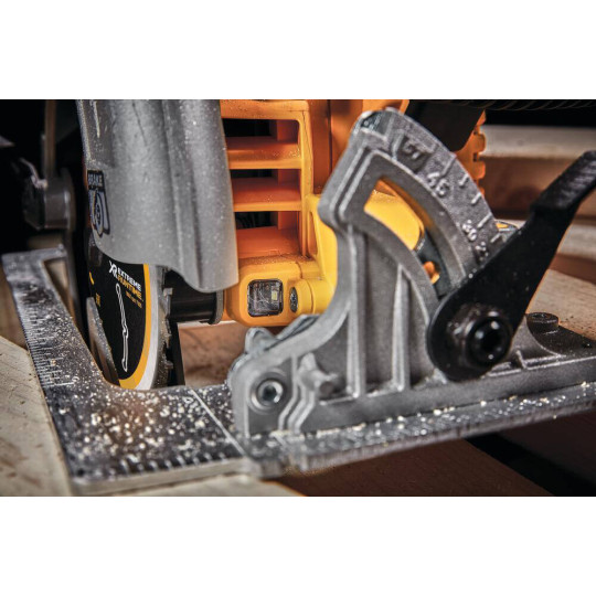 Купити Пила дискова акумуляторна безщіткова DeWALT DCS573NT. Офіційний магазин Toolmaster Україна. Фірмовий інструмент та обладнання, офіційна гарантія
