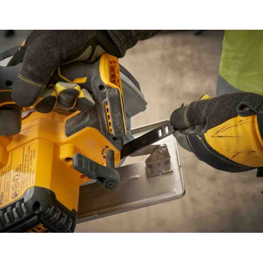 Купити Пилка дискова по металу акумуляторна DeWALT DCS383N. Офіційний магазин Toolmaster Україна. Фірмовий інструмент та обладнання, офіційна гарантія
