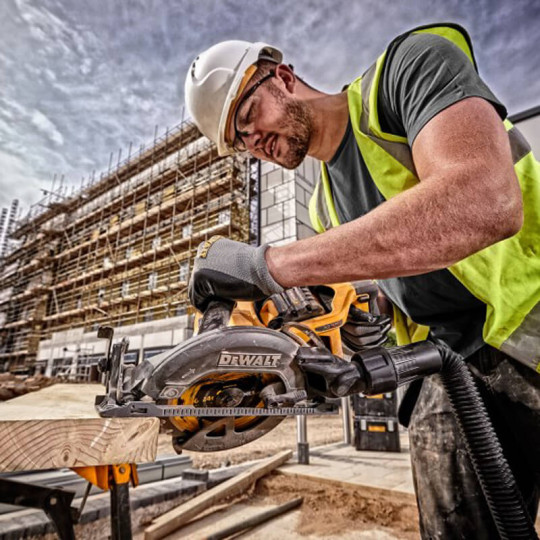 Купити Пила дискова акумуляторна безщіткова DeWALT DCS577N. Офіційний магазин Toolmaster Україна. Фірмовий інструмент та обладнання, офіційна гарантія