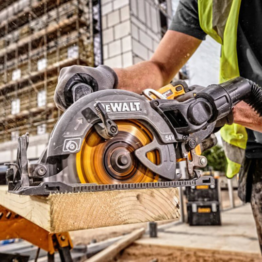 Купити Пила дискова акумуляторна безщіткова DeWALT DCS577N. Офіційний магазин Toolmaster Україна. Фірмовий інструмент та обладнання, офіційна гарантія