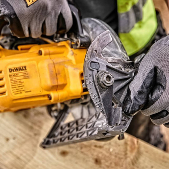 Купити Пила дискова акумуляторна безщіткова DeWALT DCS577N. Офіційний магазин Toolmaster Україна. Фірмовий інструмент та обладнання, офіційна гарантія