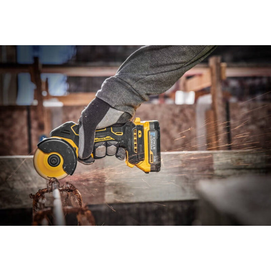 Купити Пила дискова універсальна акумуляторна безщіткова DeWALT DCS438N. Офіційний магазин Toolmaster Україна. Фірмовий інструмент та обладнання, офіційна гарантія