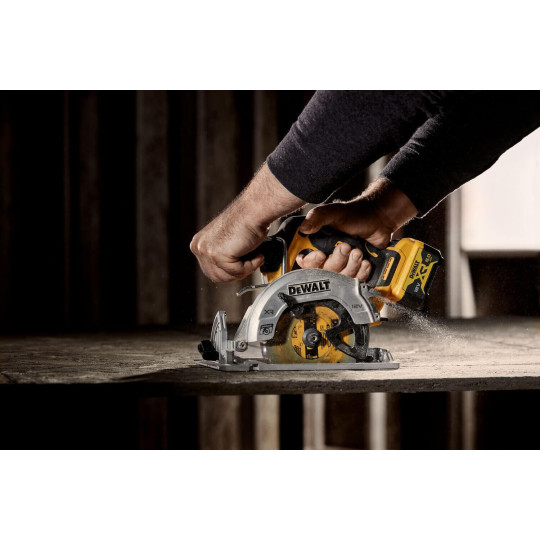 Купити Пила дискова акумуляторна безщіткова DeWALT DCS512N. Офіційний магазин Toolmaster Україна. Фірмовий інструмент та обладнання, офіційна гарантія