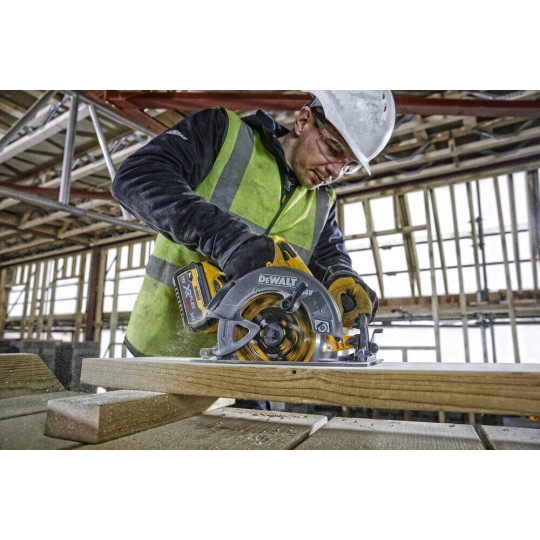 Купити Пила дискова акумуляторна DeWALT DCS578NT. Офіційний магазин Toolmaster Україна. Фірмовий інструмент та обладнання, офіційна гарантія