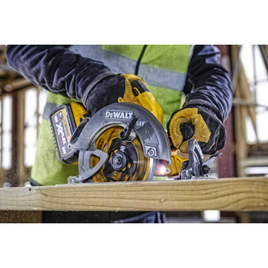 Купити Пила дискова акумуляторна DeWALT DCS578NT. Офіційний магазин Toolmaster Україна. Фірмовий інструмент та обладнання, офіційна гарантія