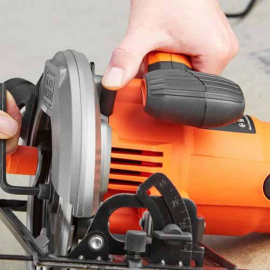Купити Пила дискова мережева BLACK+DECKER CS1550. Офіційний магазин Toolmaster Україна. Фірмовий інструмент та обладнання, офіційна гарантія