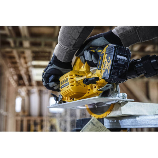 Купити Пила дискова акумуляторна DeWALT DCS570P2. Офіційний магазин Toolmaster Україна. Фірмовий інструмент та обладнання, офіційна гарантія