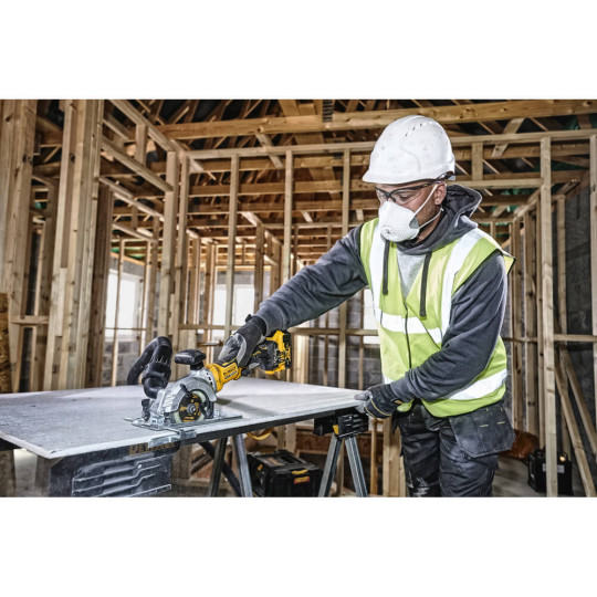 Купити Пила дискова акумуляторна безщіткова DeWALT DCS571N. Офіційний магазин Toolmaster Україна. Фірмовий інструмент та обладнання, офіційна гарантія