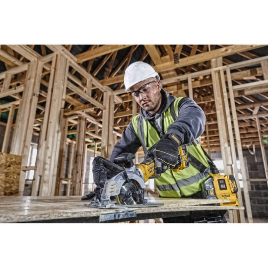 Купити Пила дискова акумуляторна безщіткова компактна DeWALT DCS571NT. Офіційний магазин Toolmaster Україна. Фірмовий інструмент та обладнання, офіційна гарантія