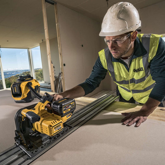 Купити Пила дискова занурювальна акумуляторна DeWALT DCS520T2. Офіційний магазин Toolmaster Україна. Фірмовий інструмент та обладнання, офіційна гарантія