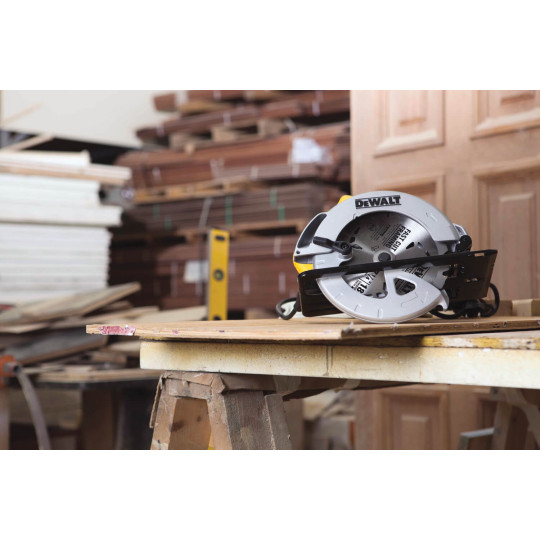 Купити Пила дискова мережева DeWALT DWE560. Офіційний магазин Toolmaster Україна. Фірмовий інструмент та обладнання, офіційна гарантія