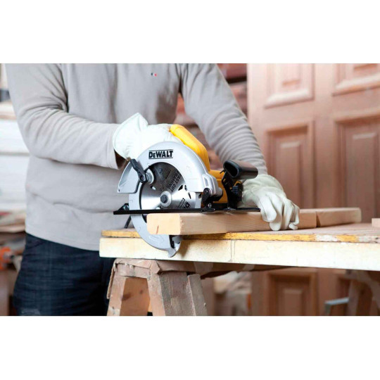 Купити Пила дискова мережева DeWALT DWE560. Офіційний магазин Toolmaster Україна. Фірмовий інструмент та обладнання, офіційна гарантія