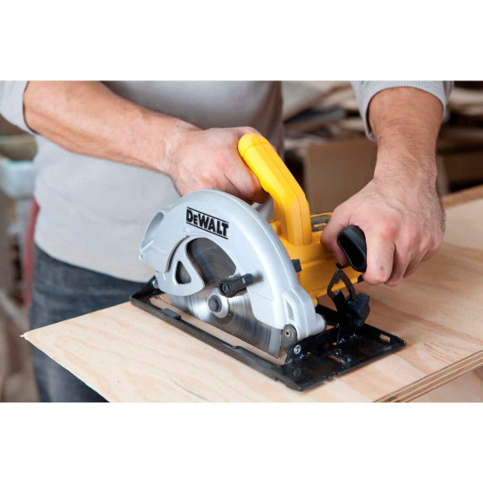 Купити Пила дискова мережева DeWALT DWE560. Офіційний магазин Toolmaster Україна. Фірмовий інструмент та обладнання, офіційна гарантія
