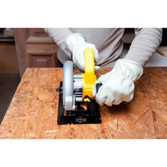 Купити Пила дискова мережева DeWALT DWE560. Офіційний магазин Toolmaster Україна. Фірмовий інструмент та обладнання, офіційна гарантія