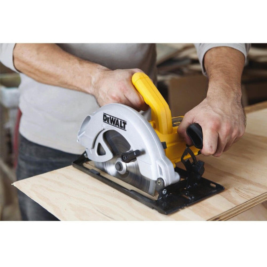 Купити Пила дискова мережева DeWALT DWE560K. Офіційний магазин Toolmaster Україна. Фірмовий інструмент та обладнання, офіційна гарантія