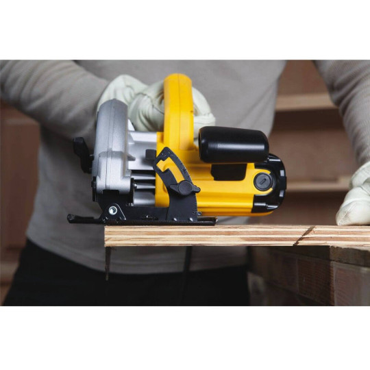 Купити Пила дискова мережева DeWALT DWE560K. Офіційний магазин Toolmaster Україна. Фірмовий інструмент та обладнання, офіційна гарантія