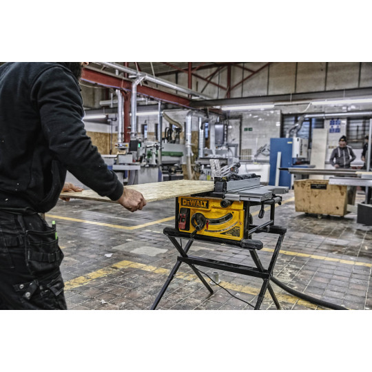 Купити Пила настольная сетевая DeWALT DWE7492. Официальный магазин Toolmaster Украина. Фирменный инструмент и оборудование, официальная гарантия