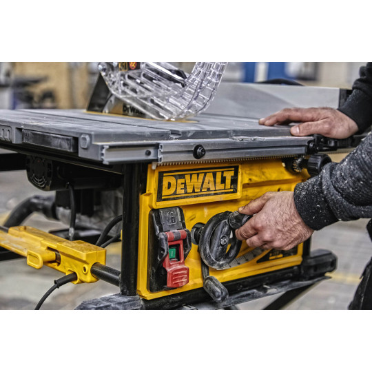 Купити Пила настольная сетевая DeWALT DWE7492. Официальный магазин Toolmaster Украина. Фирменный инструмент и оборудование, официальная гарантия