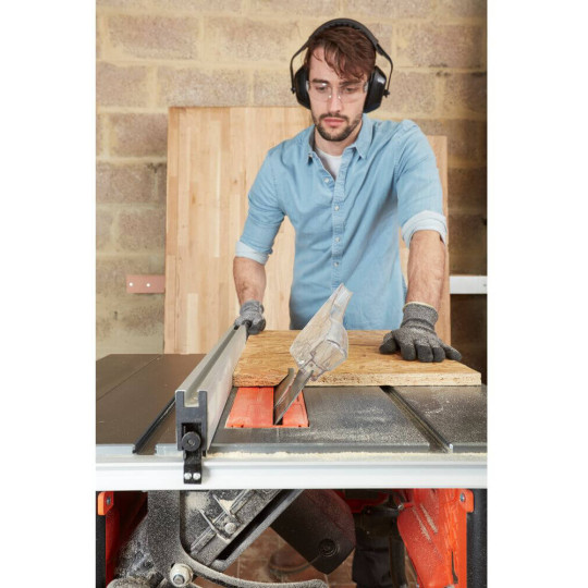 Купити Пила настільна мережева BLACK+DECKER BES720. Офіційний магазин Toolmaster Україна. Фірмовий інструмент та обладнання, офіційна гарантія