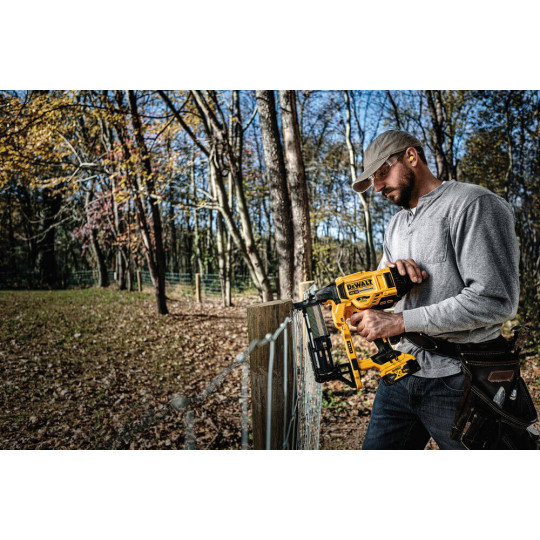 Купити Степлер скобозабивний акумуляторний безщітковий DeWALT DCFS950P2. Офіційний магазин Toolmaster Україна. Фірмовий інструмент та обладнання, офіційна гарантія