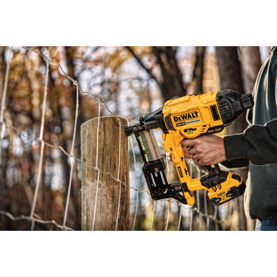 Купити Степлер скобозабивний акумуляторний безщітковий DeWALT DCFS950P2. Офіційний магазин Toolmaster Україна. Фірмовий інструмент та обладнання, офіційна гарантія