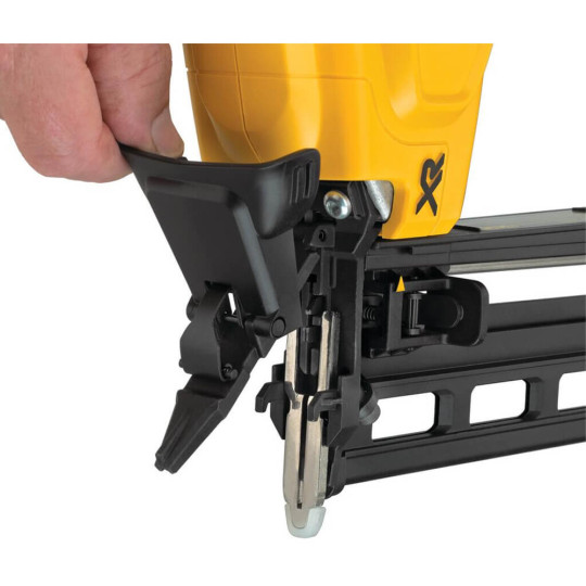 Купити Пістолет цвяхозабивний акумуляторний безщітковий DeWALT DCN662N. Офіційний магазин Toolmaster Україна. Фірмовий інструмент та обладнання, офіційна гарантія