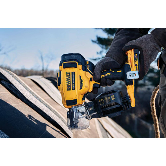 Купити Пістолет цвяхозабивний акумуляторний безщітковий DeWALT DCN45RND2. Офіційний магазин Toolmaster Україна. Фірмовий інструмент та обладнання, офіційна гарантія