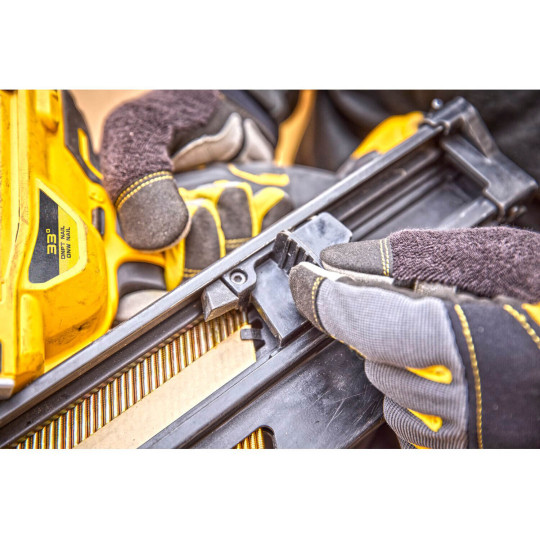 Купити Пістолет цвяхозабивний акумуляторний безщітковий DeWALT DCN930N. Офіційний магазин Toolmaster Україна. Фірмовий інструмент та обладнання, офіційна гарантія